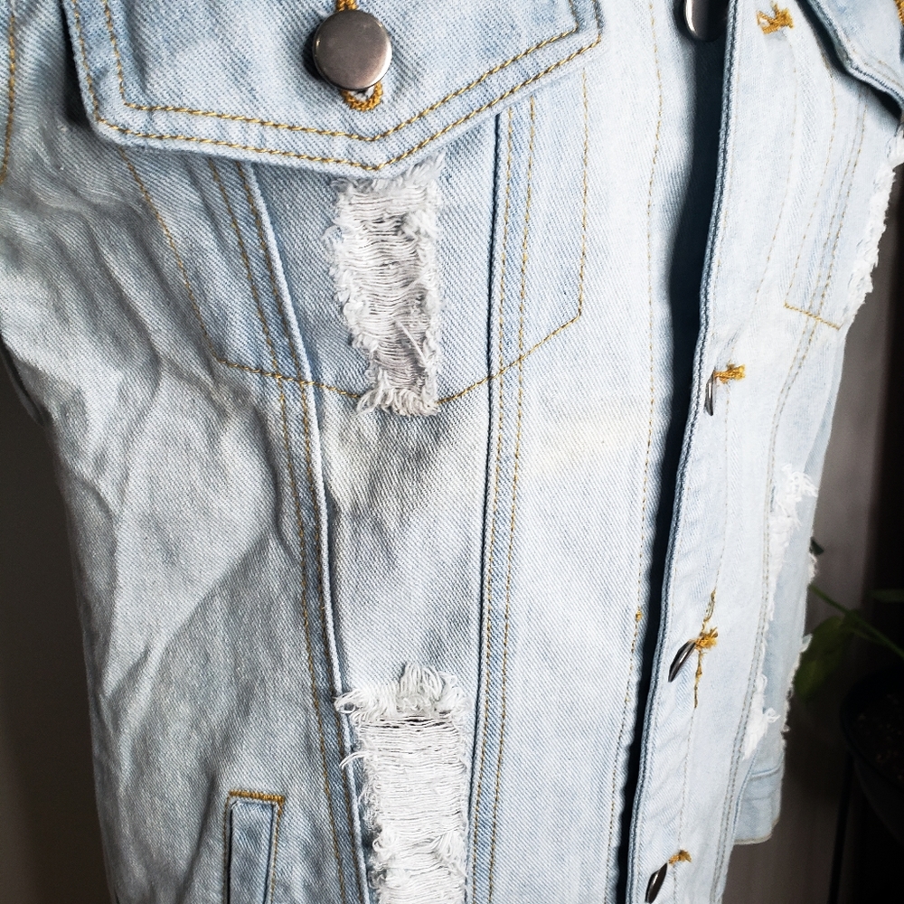 ⭐ Distressed Cold Shoulder Blue Jean Jacket - Picture 7 of 9